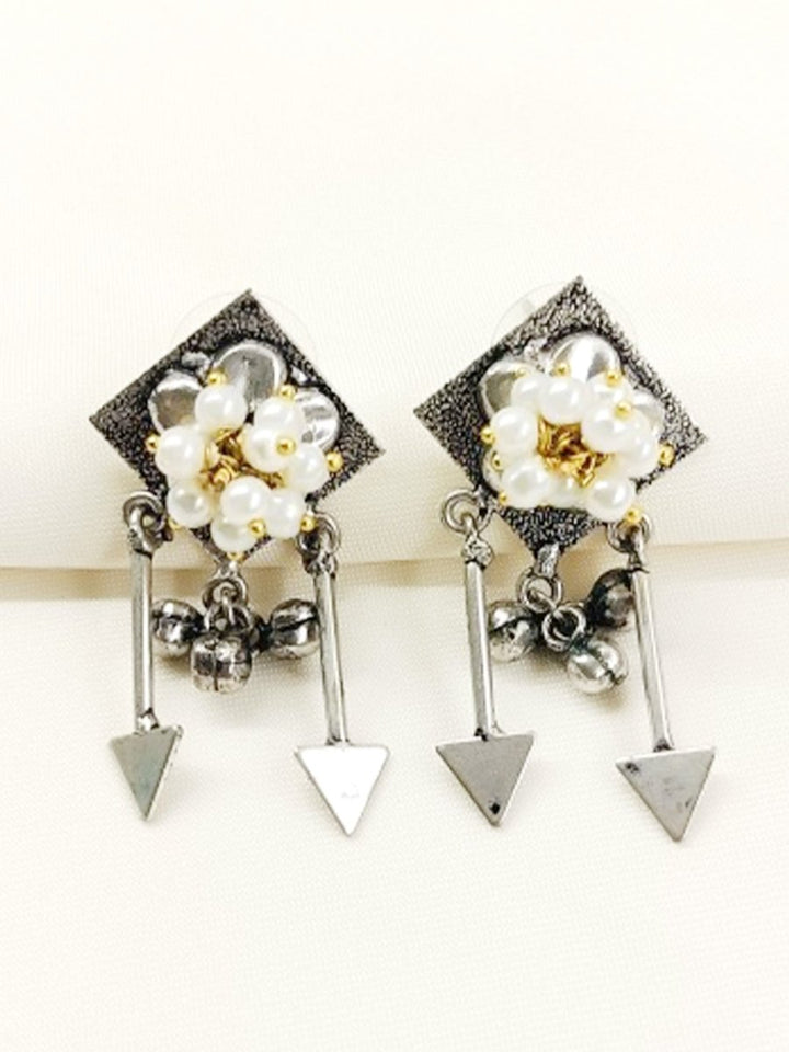 Deeva White Pearl Oxidized Earring - House of Sarvati LLC