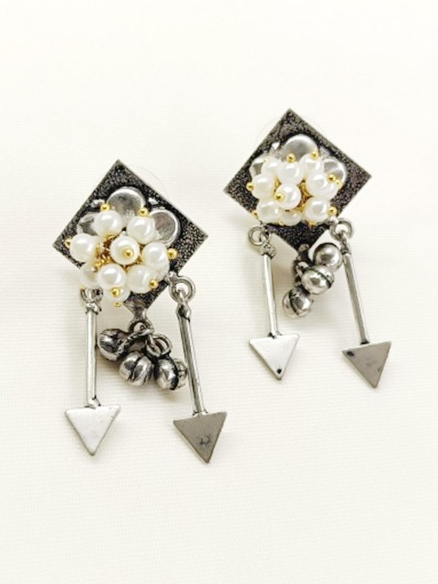 Deeva White Pearl Oxidized Earring - House of Sarvati LLC