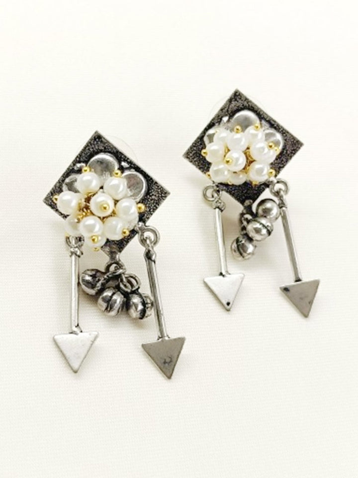 Deeva White Pearl Oxidized Earring - House of Sarvati LLC