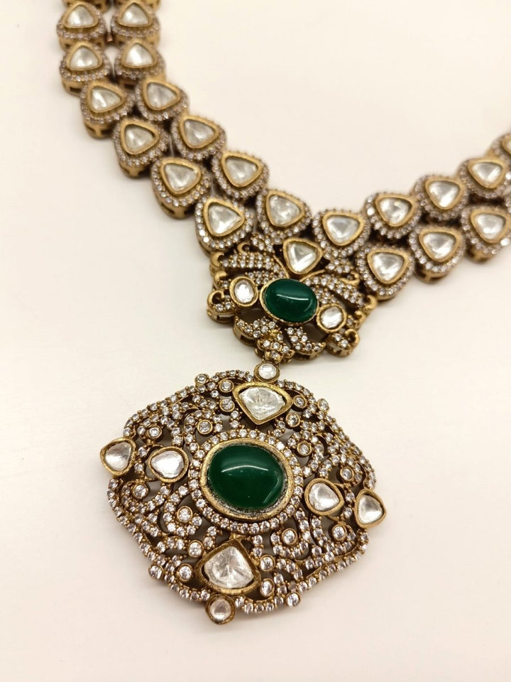 Ekantika Emerald Stone With Kundan Victorian Necklace Set - House of Sarvati LLC