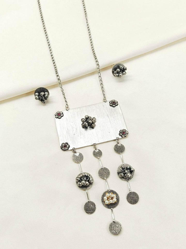Elakshi White Pearl Oxidized Pendant Set - House of Sarvati LLC