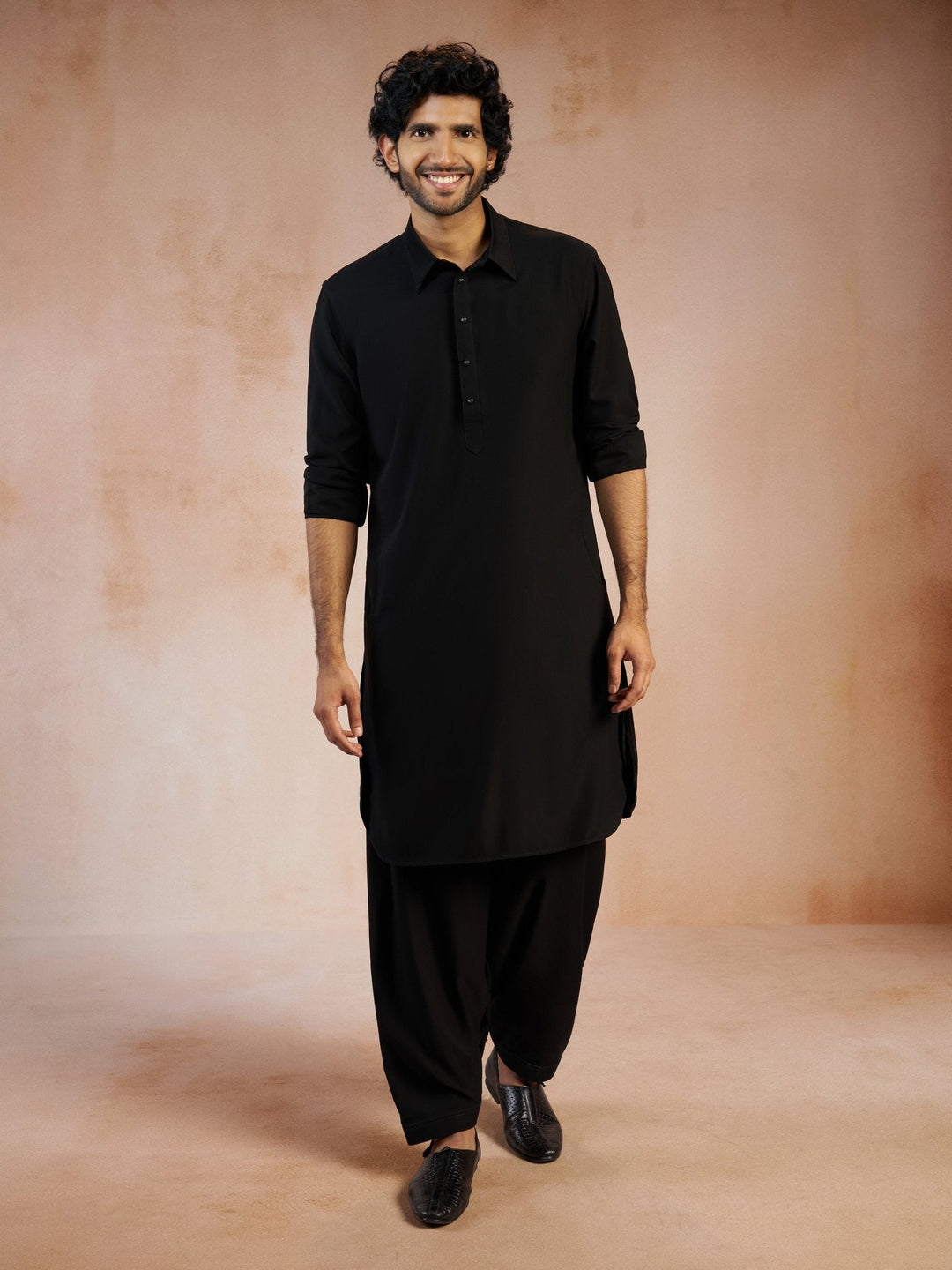 https://cdn.shopify.com/s/files/1/1147/1390/files/mens-black-solid-silk-blend-pathani-kurta-with-patiala-pyjama-setvasmpt1045blnp-36vastramay-6081291.jpg?v=1773990312