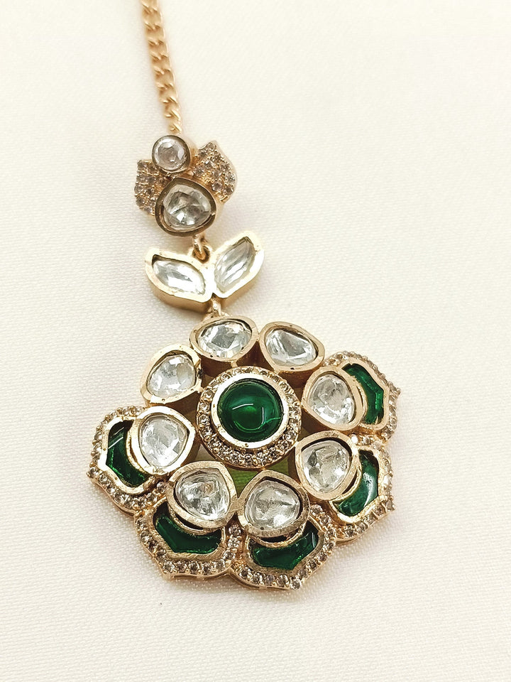 Vandana Emerald Kundan Maangtikka