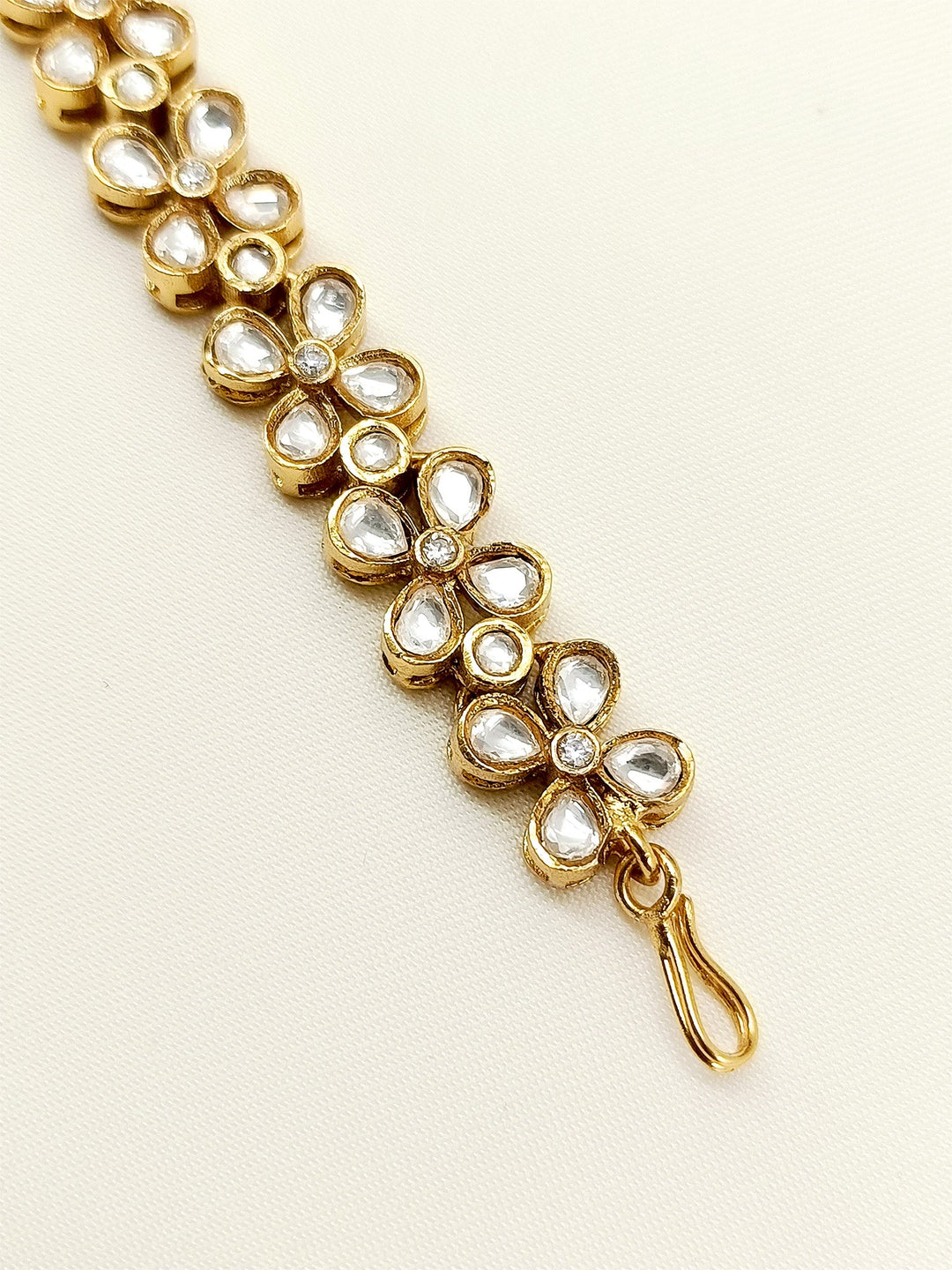 Rinky White Kundan Sheeshpatti