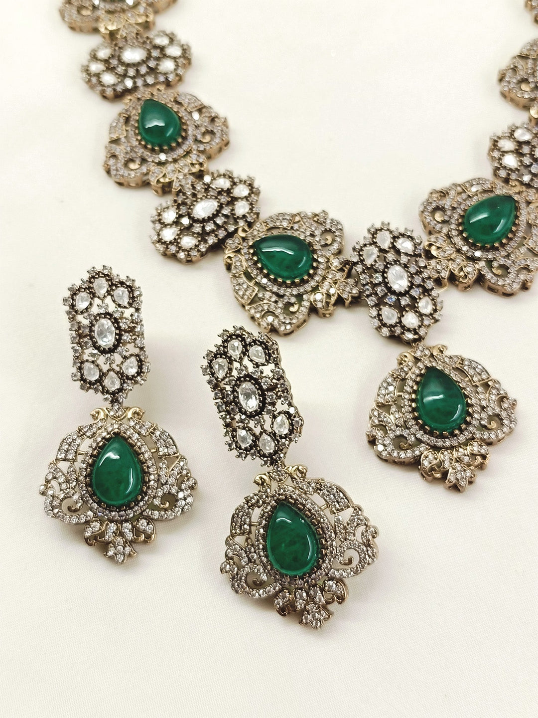 Tapti Green Victorian Necklace Set