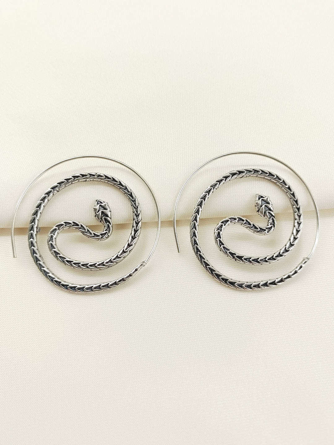 https://cdn.shopify.com/s/files/1/0607/4479/4285/files/poonam_179d6aae-f4cd-4e7f-9430-0807b9f1f2cf.jpg?v=1772191336