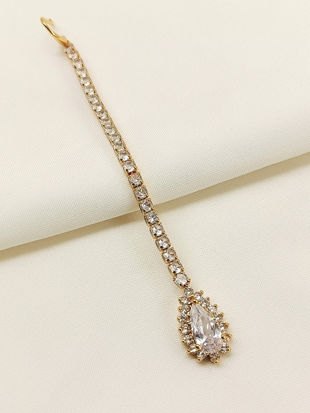 Aavya White American Diamond Maangtikka