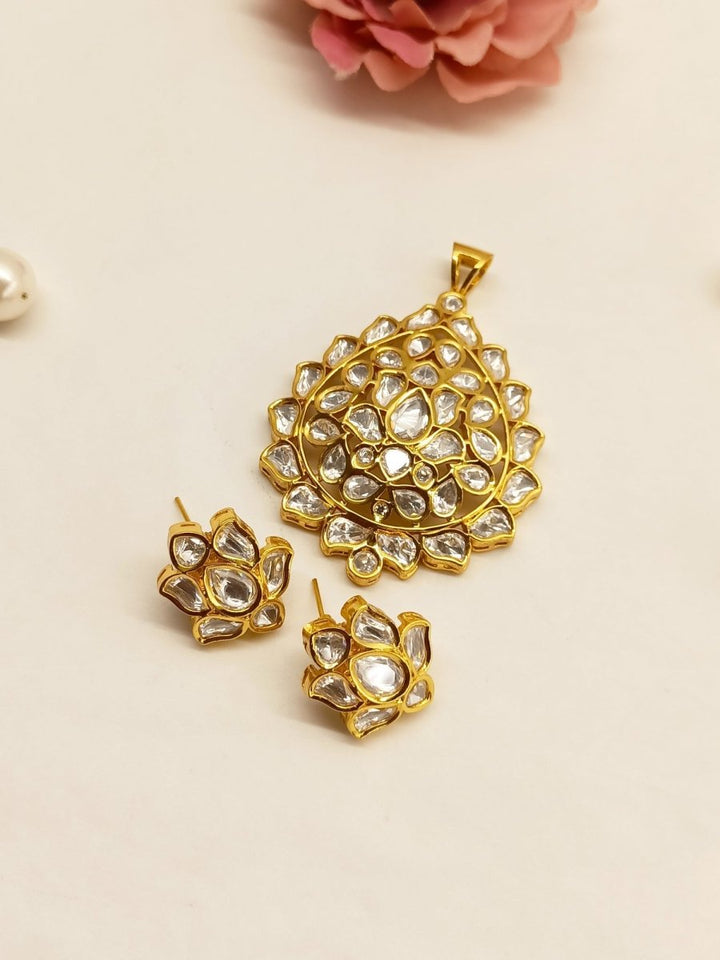 Pranshi White Kundan Pendant Set - House of Sarvati LLC