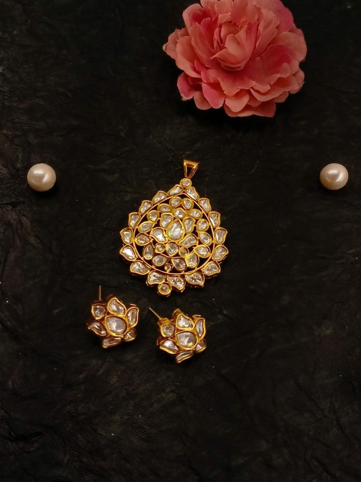 Pranshi White Kundan Pendant Set - House of Sarvati LLC