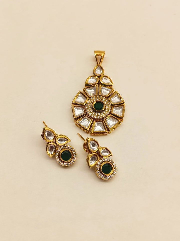 Ragvi Green Kundan Pendant Set - House of Sarvati LLC