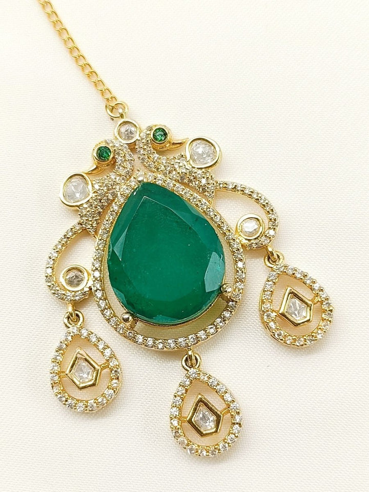 Sharvari Green Kundan Teeka - House of Sarvati LLC